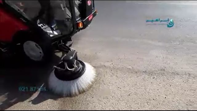 نظافت خیابان با استفاده از دستگاه سوییپر صنعتی  - Road cleaning using the industrial sweeper 