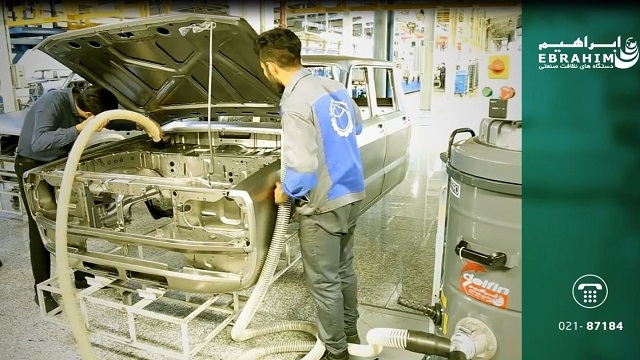 استفاده از جاروبرقی صنعتی در خط تولید کارخانه خودرو سازی  - Use of industrial vacuum cleaners in the production line of the automobile factory 