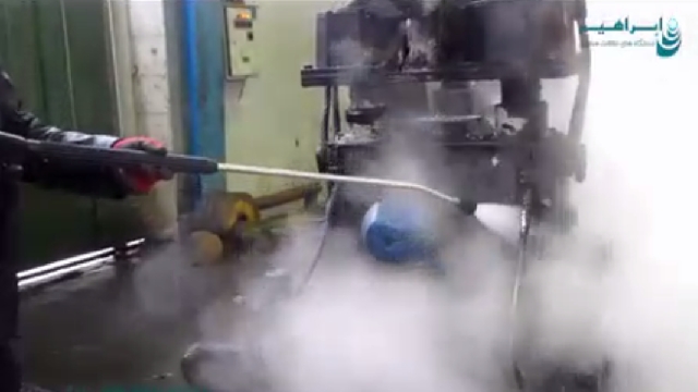 شستشوی تجهیزات صنعتی با واترجت آب گرم  - cleaning of equipment hot high pressure 