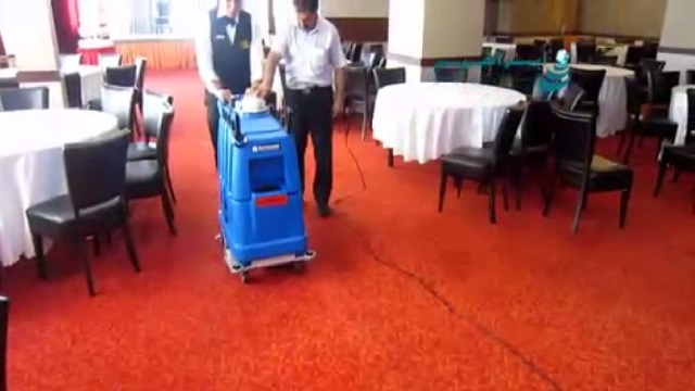 شستشوی موکت رستوران با دستگاه موکت شوی  - carpet cleaner for a resaurant