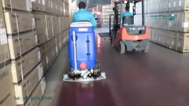 شستشوی کف انبار با اسکرابر  - cleaning the floor in the warehouses by scrubber dryer 