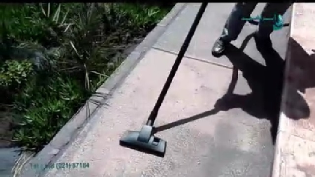 نظافت محوطه بیرون ساختمان با جاروبرقی  - Cleaning outside building vacuum cleaner 