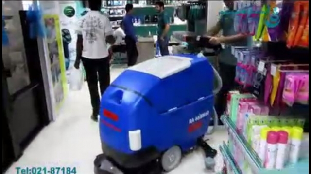 استفاده از کفشوی صنعتی جهت شستشوی کف هایپر مارکت  - use a floor scrubber for cleaning the floor in hypermarket 