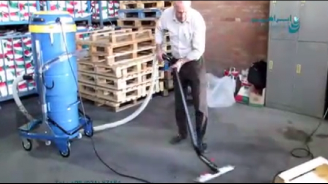 نظافت انبار کالا با جاروبرقی صنعتی  - Cleaning warehouse with industrial vacuum cleaners 