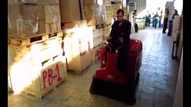 نظافت انبار با سویپر خودرویی  - ride on floor sweeper for warehouse 